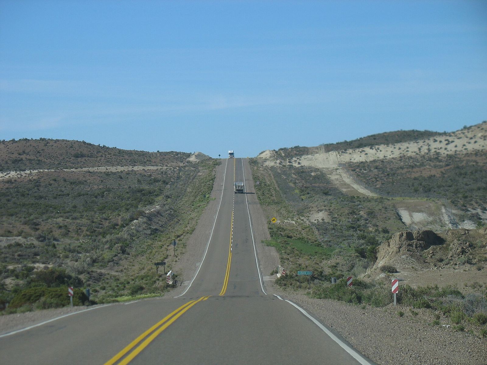 Ruta Nacional 3 en Cañadón León, al sur de Caleta Olivia