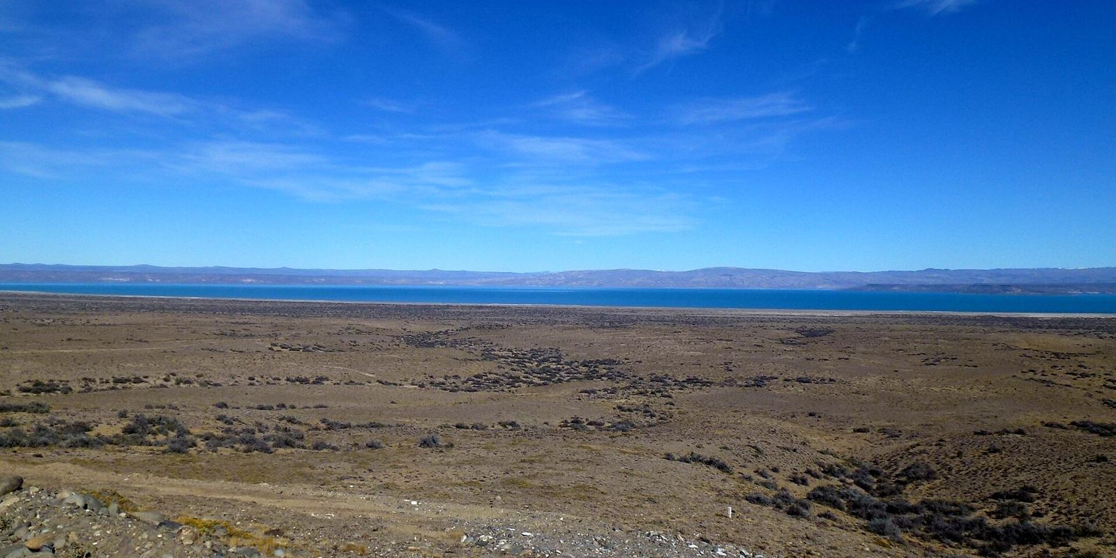 Lago Cardiel, cerca de Gobernador Gregores